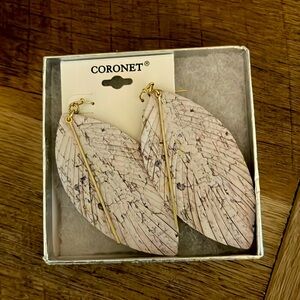 NWT, Leather, feather earrings